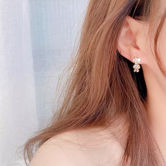 Super cute/sparkle Bear shaped movable dropped earrings - Picture 2 of 4
